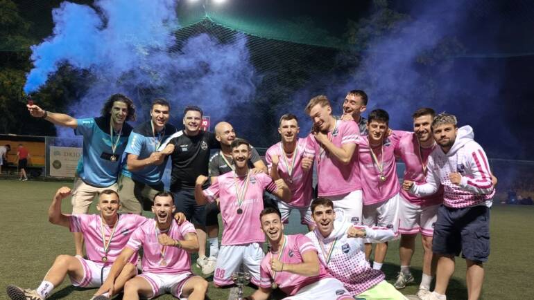 Ο ΤΙΤΛΟΣ ΒΑΦΤΗΚΕ ΡΟΖ