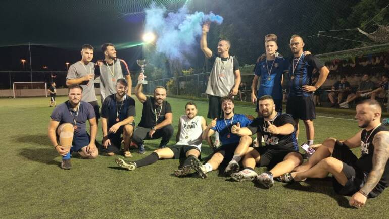 SUPER GALACTICOS  στο βάθρο